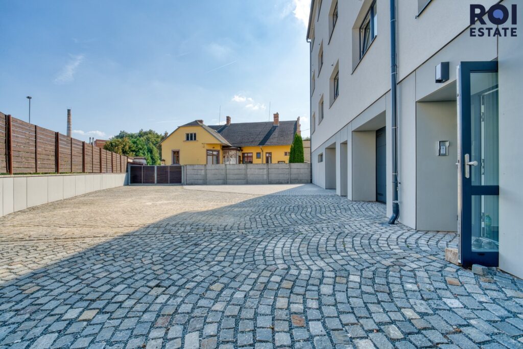 Pronájem nového bytu 1+kk, 28 m² – Rousínov s parkovacím místem