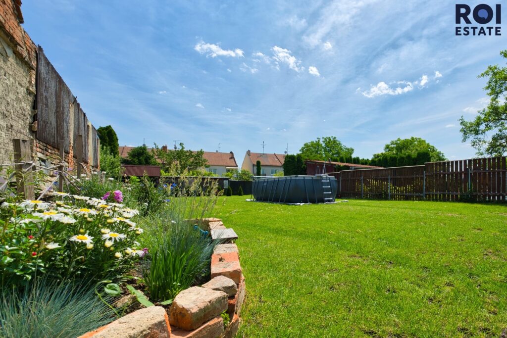 Moderní rodinný dům 100 m² + dvůr s terasou a zahrada – celkem 766 m² – Slavkov u Brna