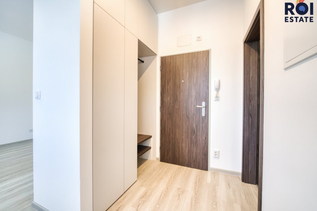 Pronájem nového bytu 1+kk, 28 m² – Rousínov s parkovacím místem