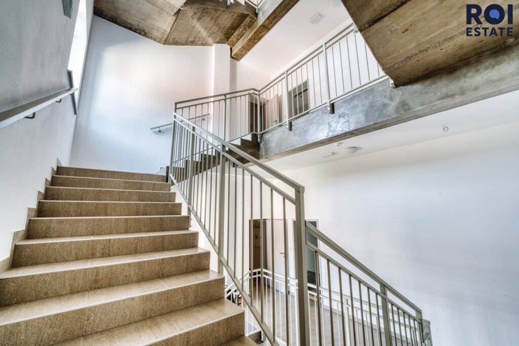 Pronájem nového bytu 1+kk, 28 m² – Rousínov s parkovacím místem