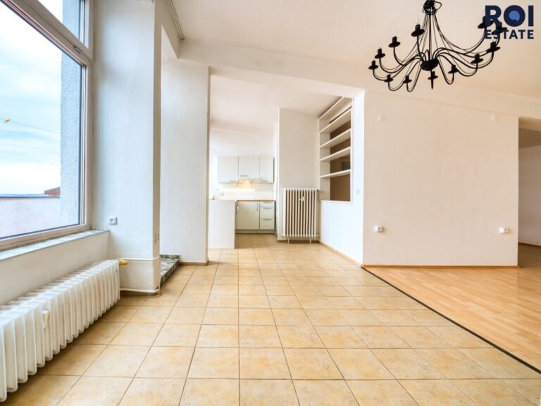 Pronájem bytu 2+kk, 77m² s terasou 16m², sklepem – 2m², Šlikova ul., volný od 1.5.