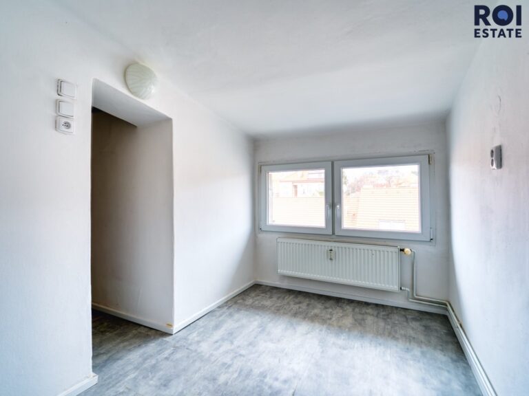 Pronájem bytu 2+kk, 77m² s terasou 16m², sklepem – 2m², Šlikova ul., volný od 1.5.