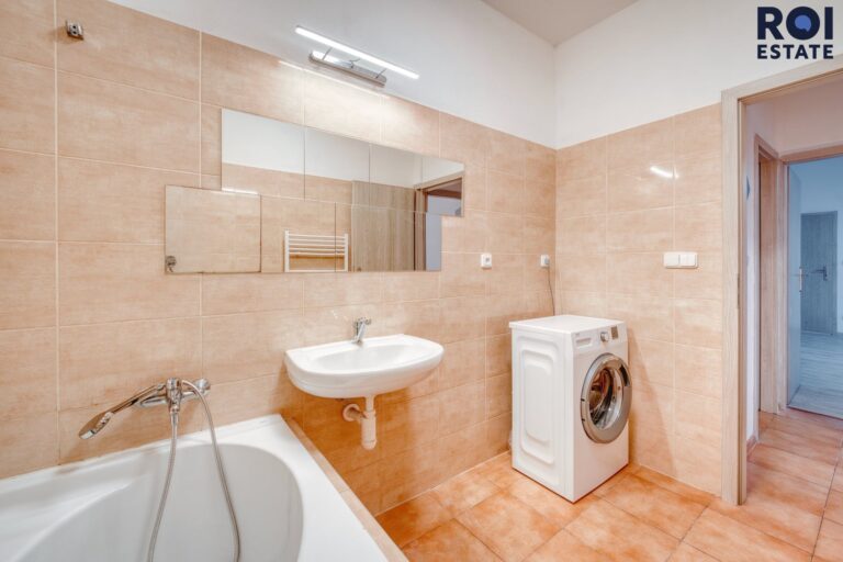 Prodej bytu, 2+kk, 52m², Praha 8, Sokolovská