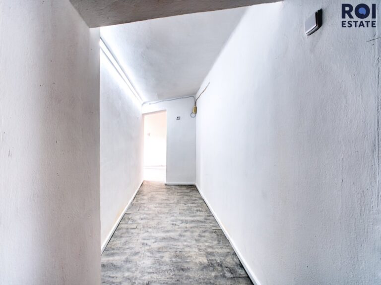 Pronájem bytu 2+kk, 77m² s terasou 16m², sklepem – 2m², Šlikova ul., volný od 1.5.