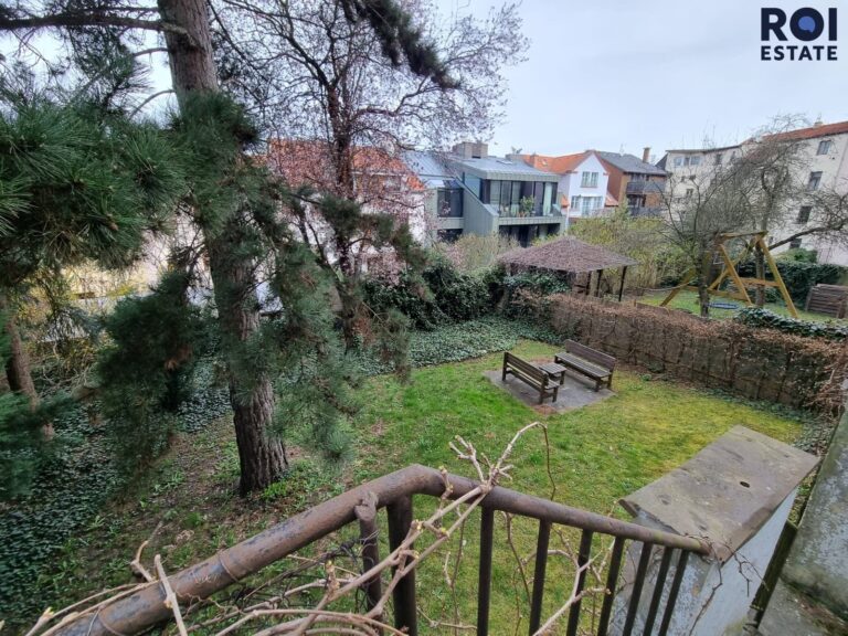 Pronájem bytu 2+kk, 77m² s terasou 16m², sklepem – 2m², Šlikova ul., volný od 1.5.