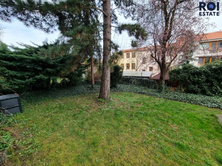 Pronájem bytu 2+kk, 77m² s terasou 16m², sklepem – 2m², Šlikova ul., volný od 1.5.