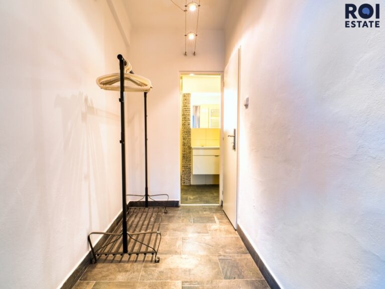 Pronájem bytu 2+kk, 77m² s terasou 16m², sklepem – 2m², Šlikova ul., volný od 1.5.