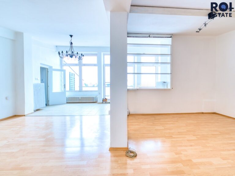 Pronájem bytu 2+kk, 77m² s terasou 16m², sklepem – 2m², Šlikova ul., volný od 1.5.