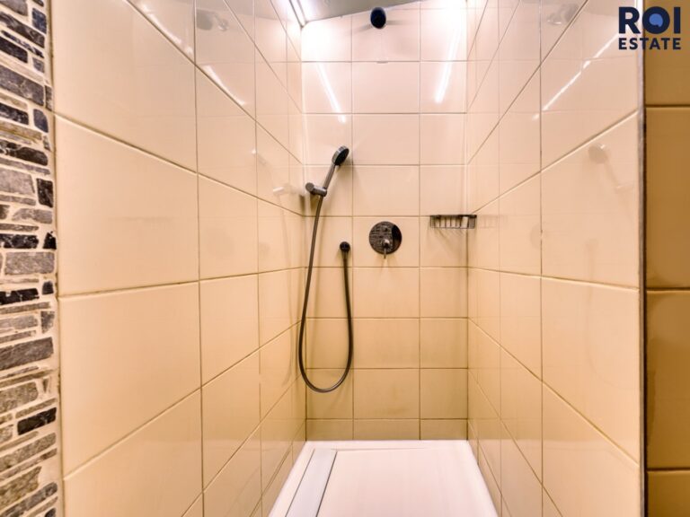 Pronájem bytu 2+kk, 77m² s terasou 16m², sklepem – 2m², Šlikova ul., volný od 1.5.