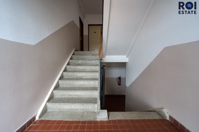 Pronájem bytu 2+kk, 77m² s terasou 16m², sklepem – 2m², Šlikova ul., volný od 1.5.