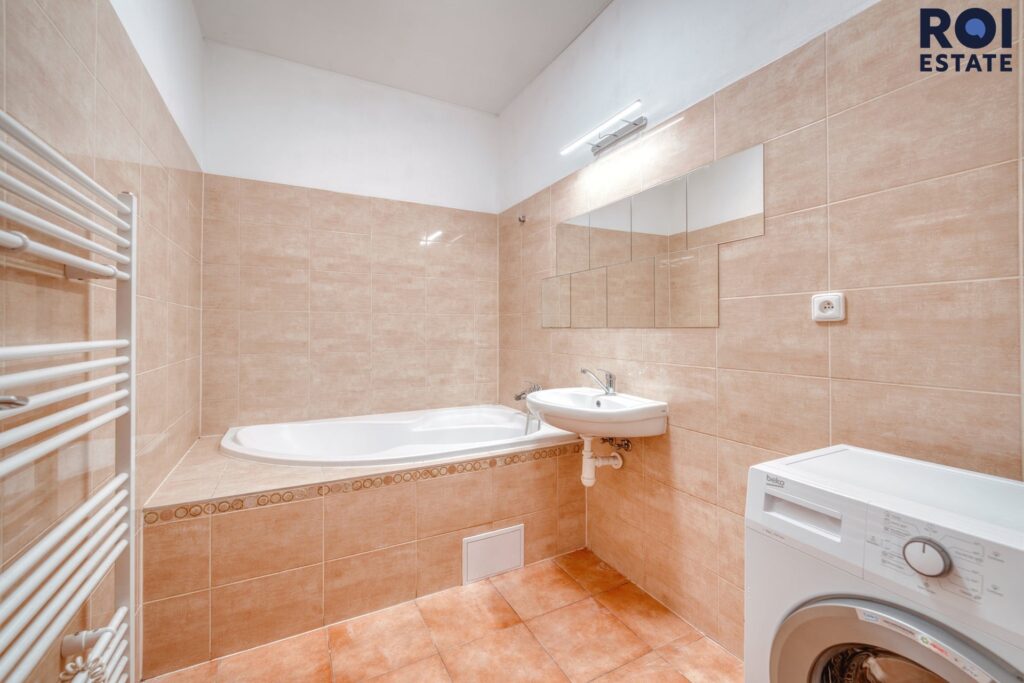 Prodej bytu, 2+kk, 52m², Praha 8, Sokolovská