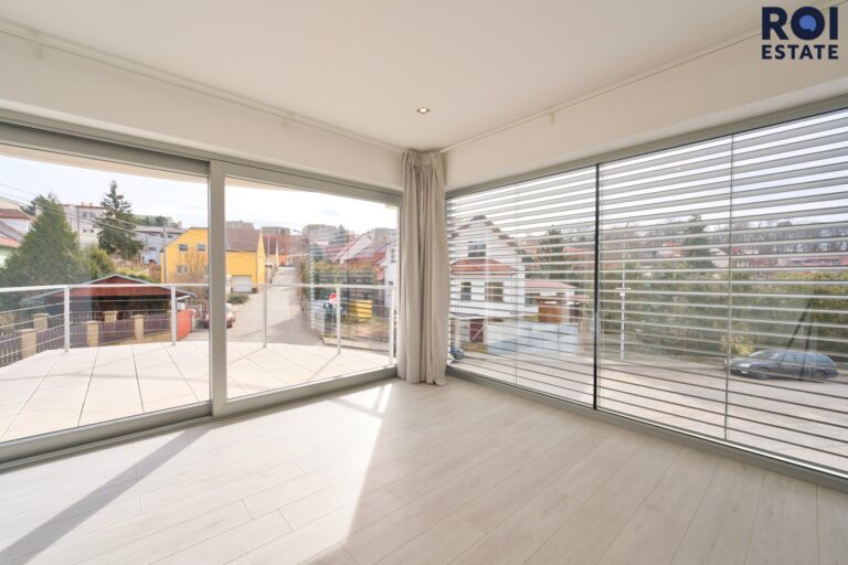 Originální novostavba s atypickou architekturou v Rosicích -140 m²