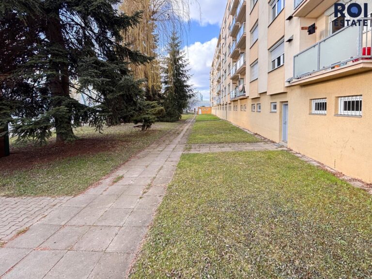 Pronájem světlého bytu 2+kk 52 m², Praha – Modřany
