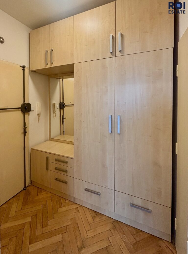 Pronájem bytu 1+kk 27 m², s balkonem, Veletržní – P7 Holešovice, volný ihned