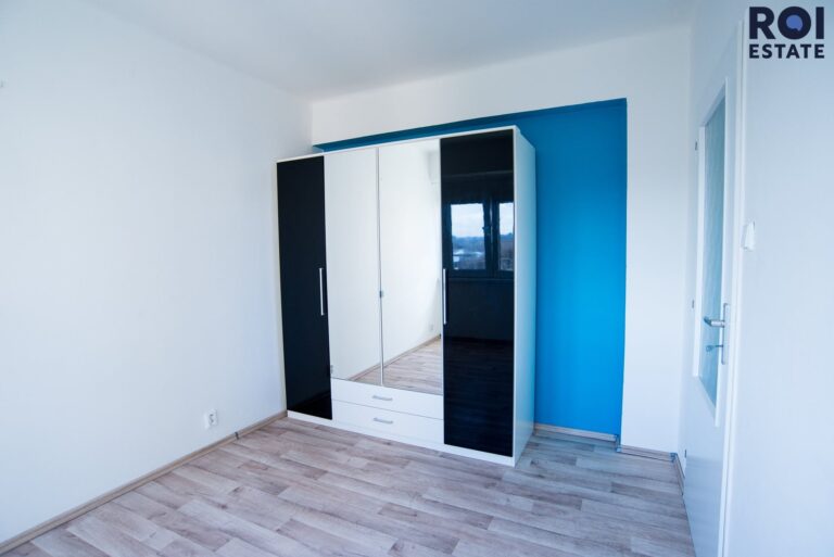 Pronájem světlého bytu 2+kk 52 m², Praha – Modřany
