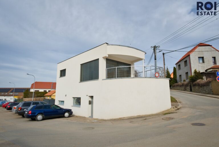 Originální novostavba s atypickou architekturou v Rosicích -140 m²