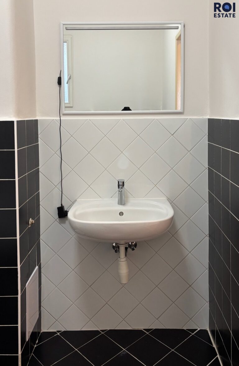 Pronájem bytu 1+kk 27 m², s balkonem, Veletržní – P7 Holešovice, volný ihned