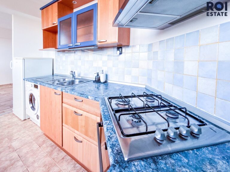 Pronájem světlého bytu 2+kk 52 m², Praha – Modřany