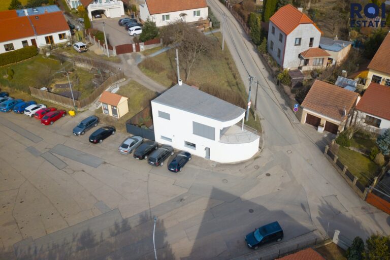 Originální novostavba s atypickou architekturou v Rosicích -140 m²