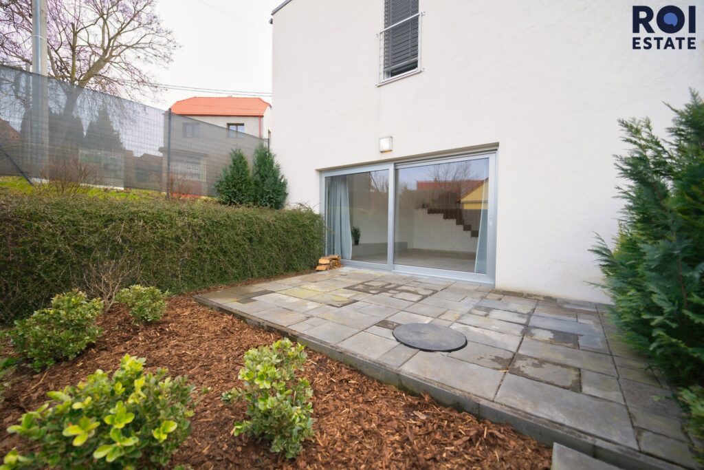 Originální novostavba s atypickou architekturou v Rosicích -140 m²