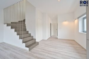 Originální novostavba s atypickou architekturou v Rosicích -140 m²