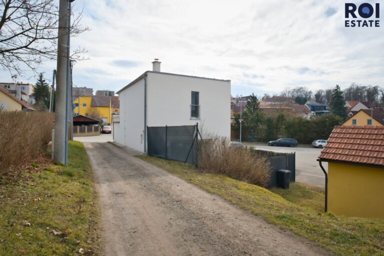Originální novostavba s atypickou architekturou v Rosicích -140 m²