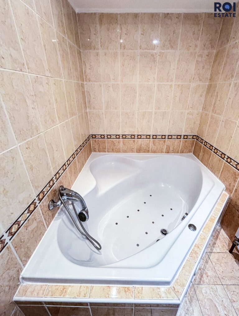 Pronájem světlého bytu 2+kk 52 m², Praha – Modřany