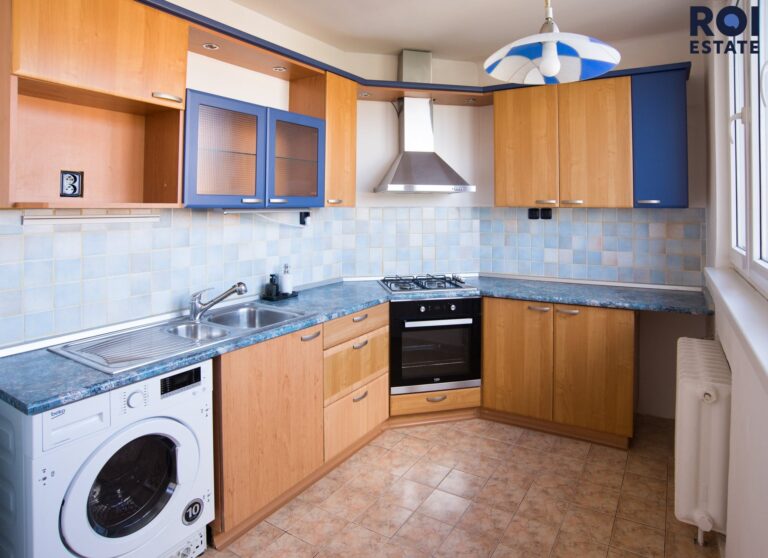Pronájem světlého bytu 2+kk 52 m², Praha – Modřany
