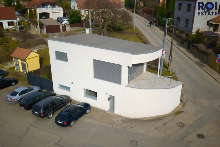 Originální novostavba s atypickou architekturou v Rosicích -140 m²