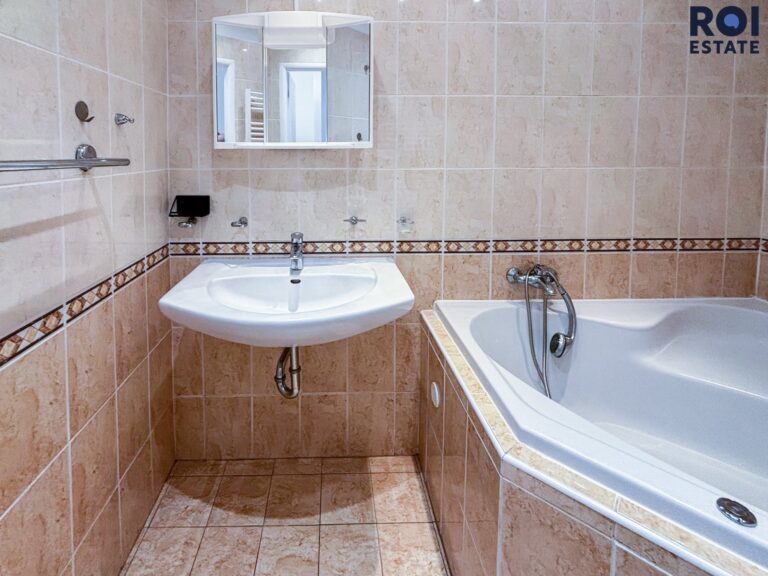 Pronájem světlého bytu 2+kk 52 m², Praha – Modřany