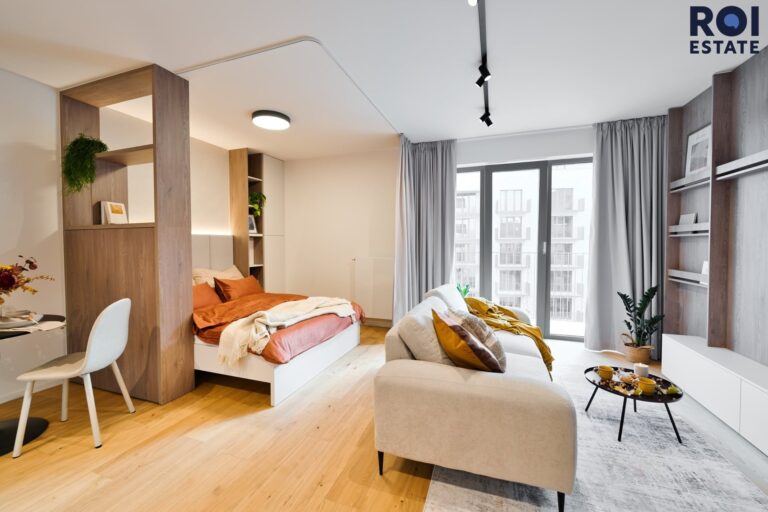 Pronájem designově vybaveného bytu 1+kk 39 m² s balkonem a garážovým stáním, Brno – moderní rezidence s wellness zázemím