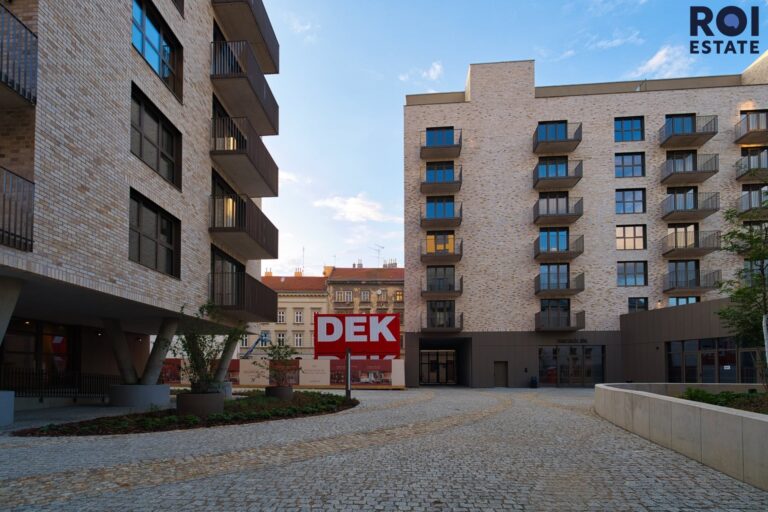 Pronájem designově vybaveného bytu 1+kk 39 m² s balkonem a garážovým stáním, Brno – moderní rezidence s wellness zázemím