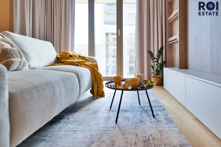 Pronájem designově vybaveného bytu 1+kk 39 m² s balkonem a garážovým stáním, Brno – moderní rezidence s wellness zázemím