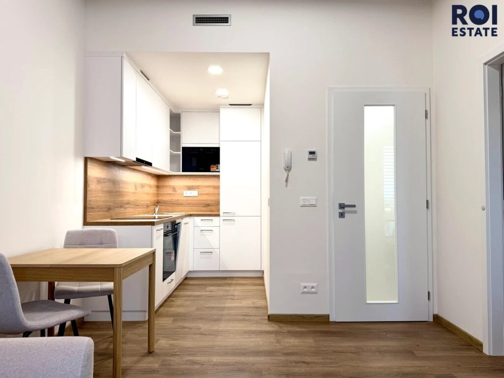 IHNED K NASTĚHOVÁNÍ: Slunné 2+kk s výhledem, elegantní i moderní zázemí