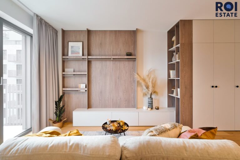 Pronájem designově vybaveného bytu 1+kk 39 m² s balkonem a garážovým stáním, Brno – moderní rezidence s wellness zázemím