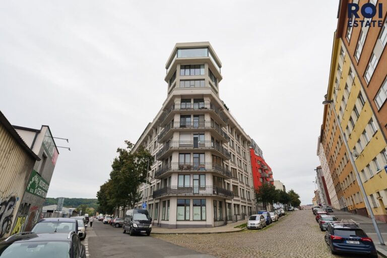Žijte v klidu: Designový ateliér v Nuslích s full-servisem a garancí!