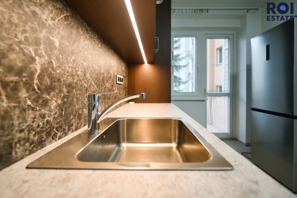 Pronájem prostorného 2+1 s balkonem na Antonínské – klidné bydlení v centru Brna